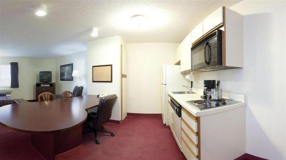 Sonesta Simply Suites Detroit Warren Bagian luar foto