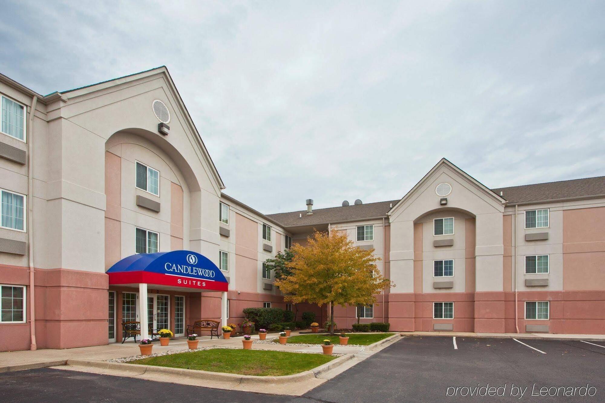 Sonesta Simply Suites Detroit Warren Bagian luar foto